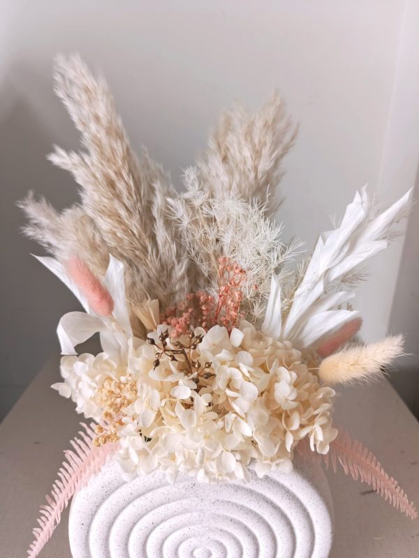 Cream Cloud with Spiral Ceramic Vase – Pampasious