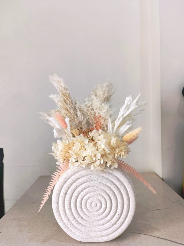 Cream Cloud with Spiral Ceramic Vase – Pampasious