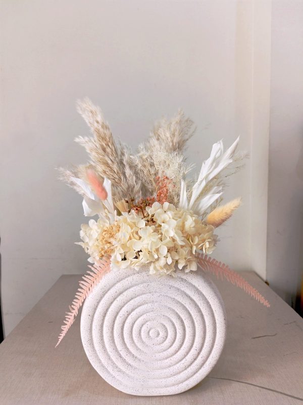 Cream Cloud with Spiral Ceramic Vase – Pampasious